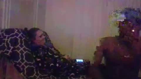 Snapshot of 1retro_ski_mask chatting on 11/02/25, 04:37 Tropical Fusion online show from 11/02/25, 04:37