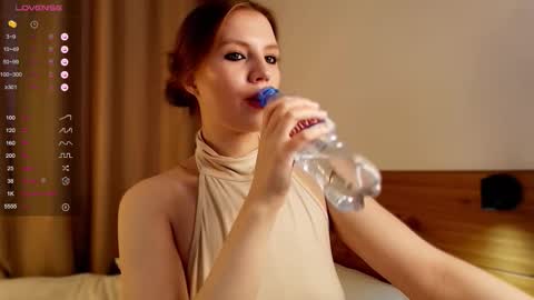 Snapshot of 1slavicdoll chatting on 09/30/25, 04:17 VICTORIA online show from 09/30/25, 04:17