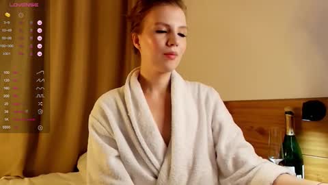 Snapshot of 1slavicdoll chatting on 10/03/25, 01:02 VICTORIA online show from 10/03/25, 01:02