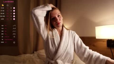 Snapshot of 1slavicdoll chatting on 12/19/25, 01:12 VICTORIA online show from 12/19/25, 01:12