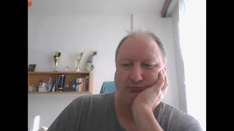 Snapshot of 1vaso chatting on 02/19/25, 12:11 1vaso online show from 02/19/25, 12:11