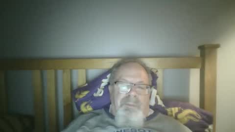 Snapshot of 2003dynawideglide chatting on 01/10/25, 03:18 2003dynawideglide online show from 01/10/25, 03:18