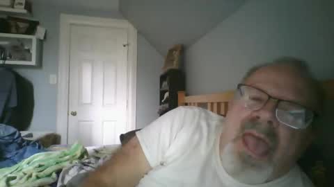 Snapshot of 2003dynawideglide chatting on 11/11/25, 03:56 2003dynawideglide online show from 11/11/25, 03:56