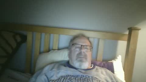 Snapshot of 2003dynawideglide chatting on 11/22/25, 10:42 2003dynawideglide online show from 11/22/25, 10:42