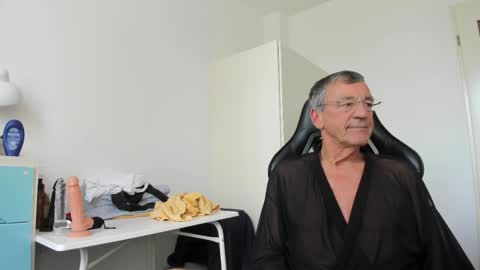 Henk online show from 10/19/25, 12:17