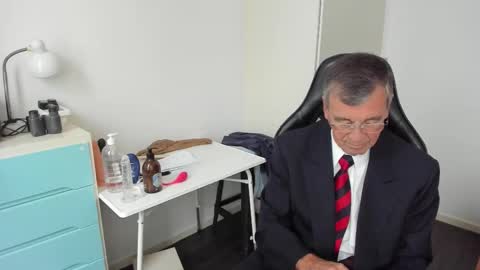 Henk online show from 11/28/25, 12:08