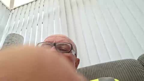 Snapshot of 211scudder chatting on 10/14/25, 02:40 211skoosh online show from 10/14/25, 02:40