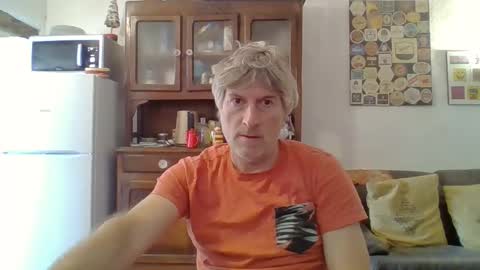 22esserre online show from 11/12/25, 01:22