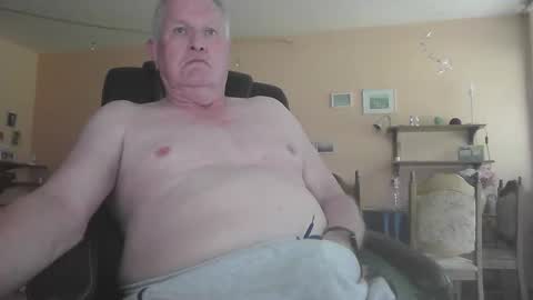 Snapshot of 29famila chatting on 09/20/25, 04:08 29famila online show from 09/20/25, 04:08