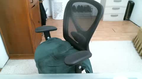 Call me SIR if you want my attention. Pup Handler  Master  Owner online show from 09/26/25, 03:05