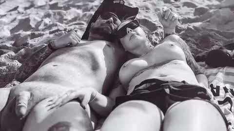 Snapshot of 2freakycouple24 chatting on 12/17/24, 10:54 Zak and Raegan online show from 12/17/24, 10:54