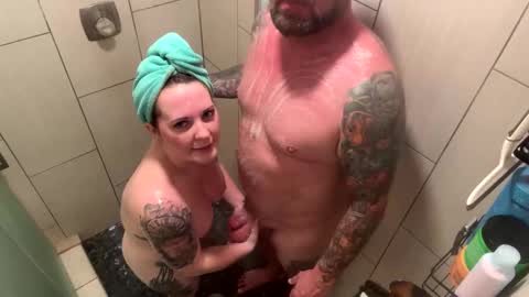 Snapshot of 2freakycouple24 chatting on 10/08/25, 03:04 Zak and Raegan online show from 10/08/25, 03:04