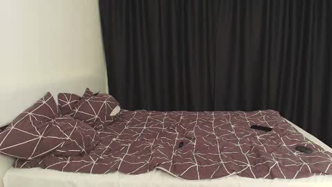 Eleot online show from 10/18/25, 02:40