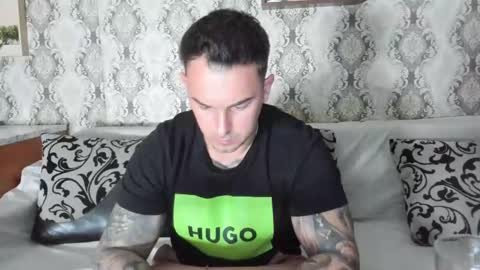 2sexymuscles online show from 03/06/25, 08:37