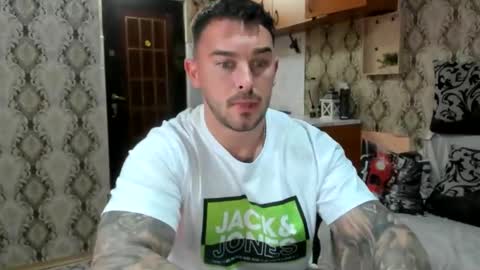 2sexymuscles online show from 10/17/25, 07:38