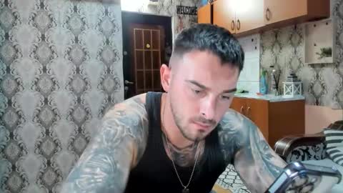 2sexymuscles online show from 11/18/25, 08:35