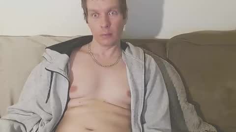 2small4you83 online show from 02/11/25, 10:04