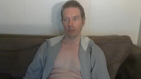 2small4you83 online show from 04/01/26, 01:28