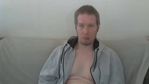 Snapshot of 2small4you83 chatting on 04/27/26, 04:05 2small4you83 online show from 04/27/26, 04:05