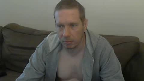 Snapshot of 2small4you83 chatting on 06/05/26, 11:05 2small4you83 online show from 06/05/26, 11:05