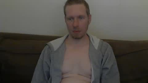 Snapshot of 2small4you83 chatting on 06/09/26, 06:41 2small4you83 online show from 06/09/26, 06:41