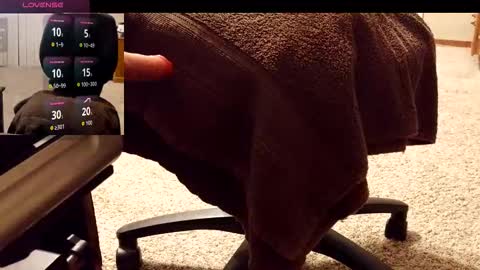 Snapshot of 2tiredoftoys chatting on 12/16/25, 02:38 2tiredoftoys online show from 12/16/25, 02:38