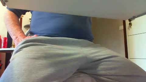 Snapshot of 3funlover chatting on 03/08/25, 04:50 3funlover online show from 03/08/25, 04:50