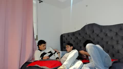 Snapshot of 3guy3 chatting on 11/20/25, 08:19 Guy 1 Guy 2 Guy 3. online show from 11/20/25, 08:19