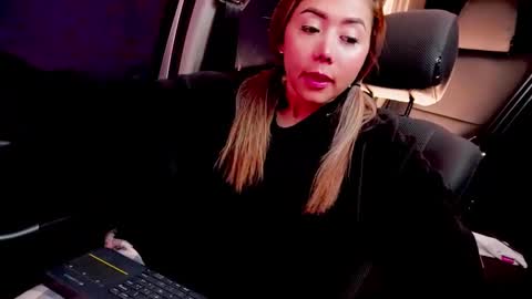 independent model online show from 10/15/25, 11:21