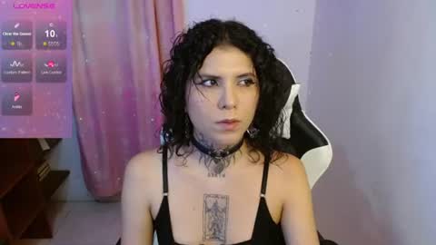 Snapshot of 3rika_gomez chatting on 06/10/26, 02:01 erika online show from 06/10/26, 02:01