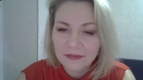 Snapshot of 3susie chatting on 11/22/25, 10:14 3susie online show from 11/22/25, 10:14