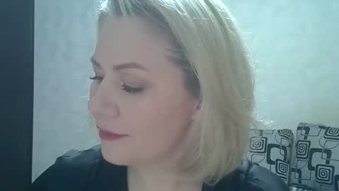 Snapshot of 3susie chatting on 12/17/25, 04:13 3susie online show from 12/17/25, 04:13