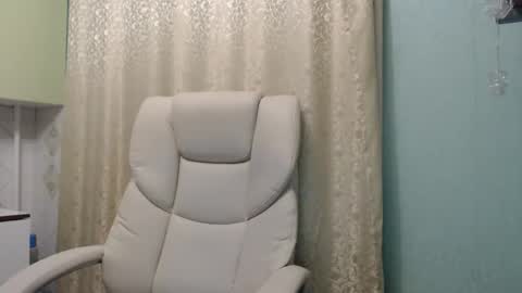 Snapshot of 3sweetcandy3 chatting on 11/17/25, 11:43 3sweetcandy3 online show from 11/17/25, 11:43