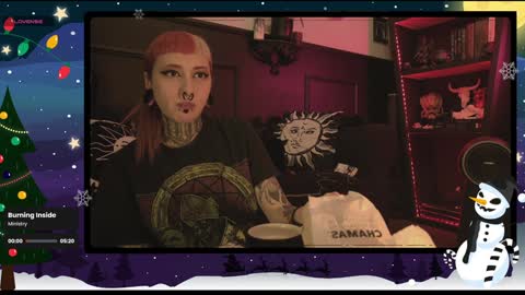 Snapshot of 666deathgasm chatting on 12/22/24, 10:15 Juune online show from 12/22/24, 10:15