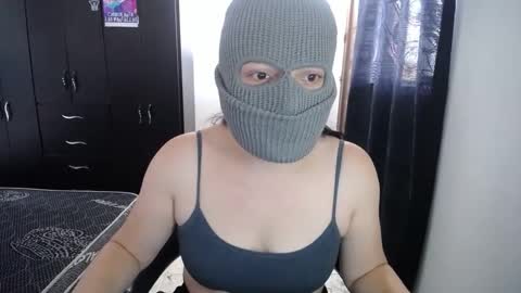 Snapshot of 666maskgirl chatting on 12/02/24, 05:15 SHANNON online show from 12/02/24, 05:15