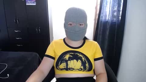 Snapshot of 666maskgirl chatting on 12/05/24, 04:23 SHANNON online show from 12/05/24, 04:23