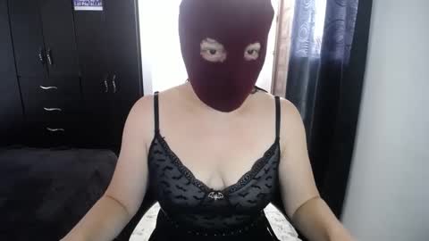 Snapshot of 666maskgirl chatting on 12/19/24, 04:57 SHANNON online show from 12/19/24, 04:57