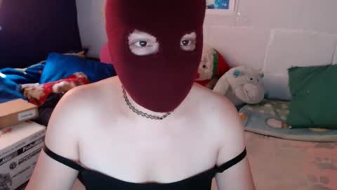 Snapshot of 666maskgirl chatting on 12/24/24, 05:23 SHANNON online show from 12/24/24, 05:23