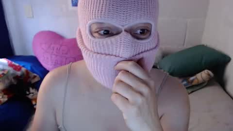 Snapshot of 666maskgirl chatting on 01/03/25, 03:55 SHANNON online show from 01/03/25, 03:55