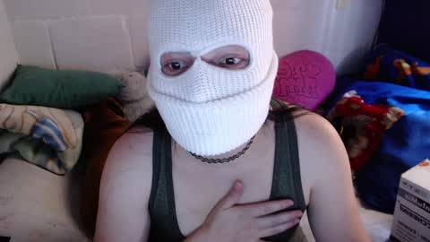 Snapshot of 666maskgirl chatting on 01/10/25, 05:34 SHANNON online show from 01/10/25, 05:34