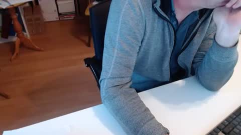 Snapshot of 69pifpaf chatting on 12/04/24, 12:36 69pifpaf online show from 12/04/24, 12:36