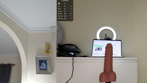 Mila online show from 04/22/26, 07:59