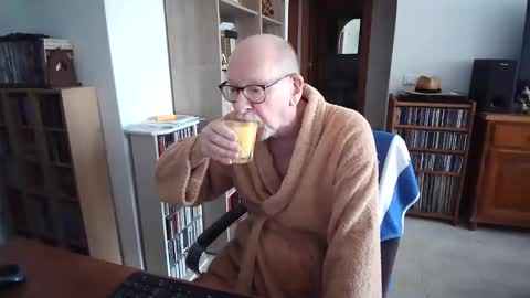  Papi  online show from 12/15/25, 11:14