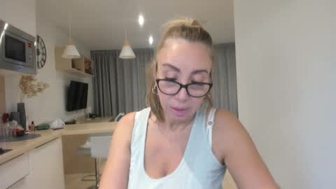 8ciara online show from 11/21/25, 10:25