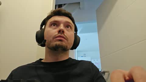 8inchdude93 online show from 09/25/25, 10:08