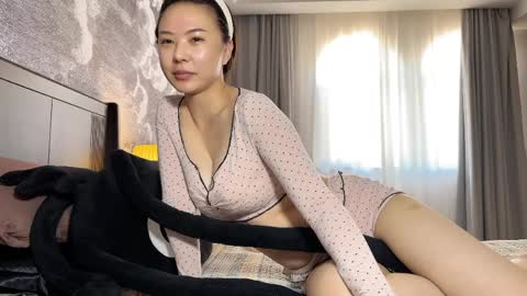 lily online show from 04/07/26, 04:46