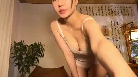 lily online show from 04/11/26, 06:29