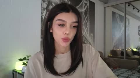 Snapshot of 9west chatting on 09/15/25, 10:37 KARINA online show from 09/15/25, 10:37