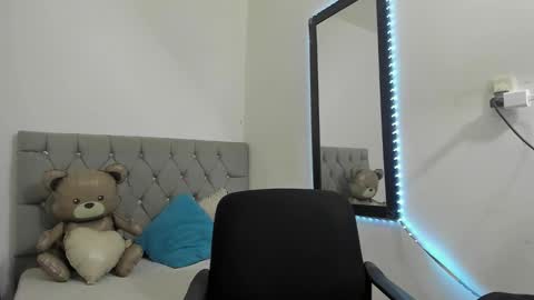 Snapshot of _1dereck chatting on 02/18/26, 12:23 DERECK online show from 02/18/26, 12:23