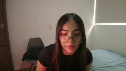 Snapshot of _abbyyyy_ chatting on 04/27/26, 03:54 abby 3 online show from 04/27/26, 03:54